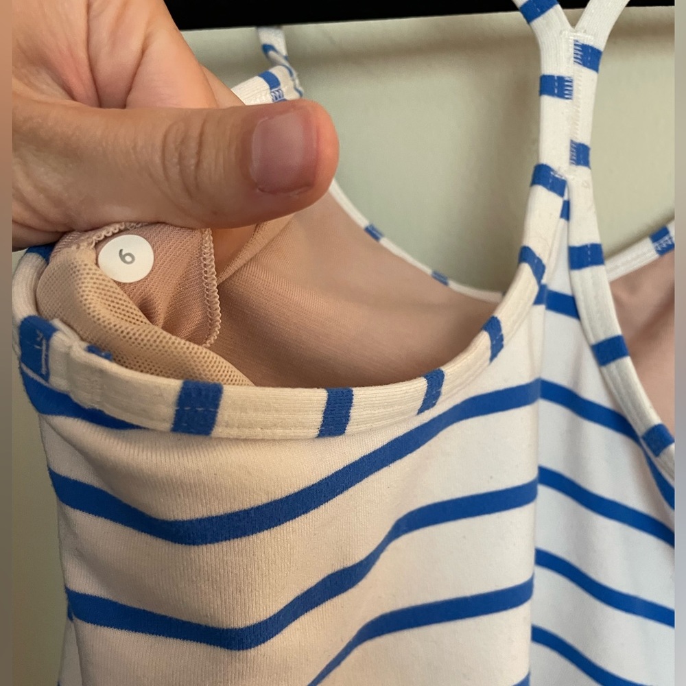 Size 6 lululemon tank top